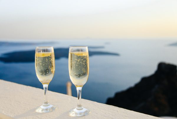 wine glasses shallow focus